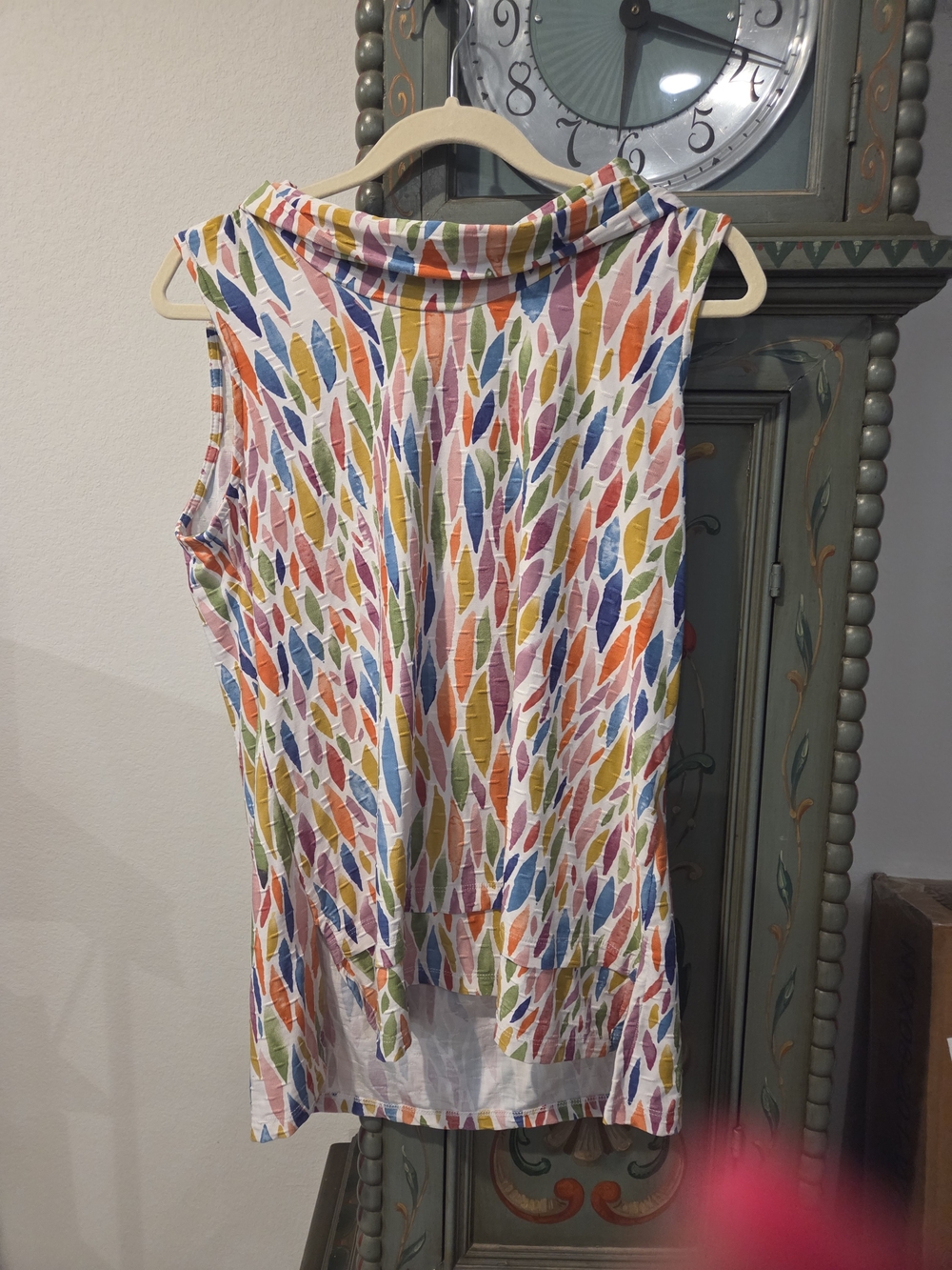 Sleeveless Multicolor Leaf-Print Tank Top